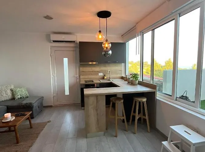 Appartement And *